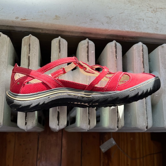 NWOB Jambu Abby Cut-Out Mary Jane Womens Red Memory Foam Footbed Size 10M - Picture 2 of 6